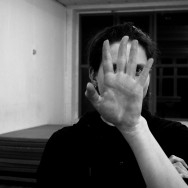 Durch die Finger